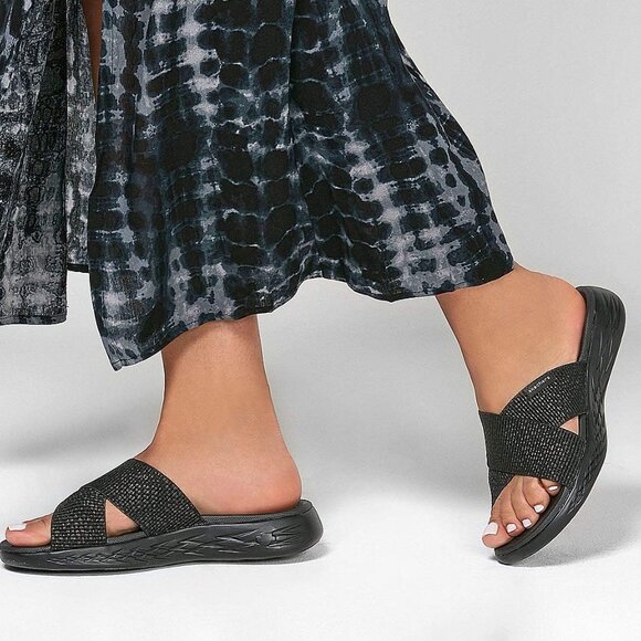 Women's On-The-go 600-Glistening Metallic Mesh Slide Sandal - Picture 2 of 7